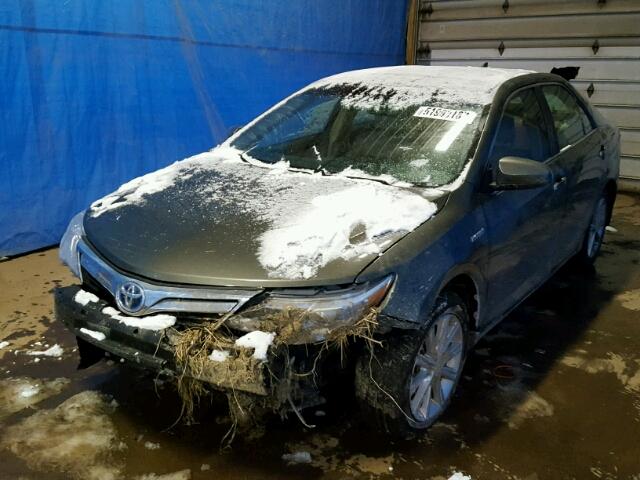 4T1BD1FK5CU010219 - 2012 TOYOTA CAMRY HYBR GRAY photo 2