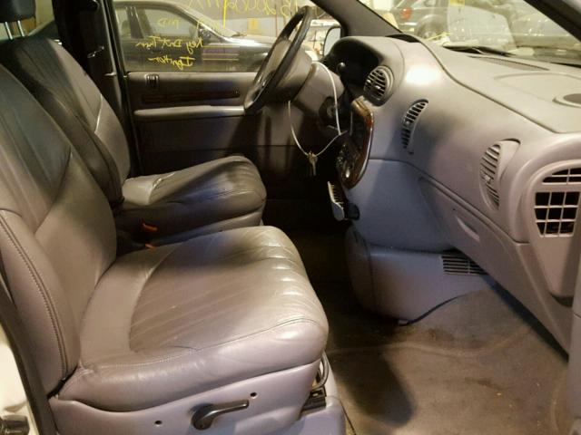 1C4GP54L7WB689091 - 1998 CHRYSLER TOWN & COU WHITE photo 5
