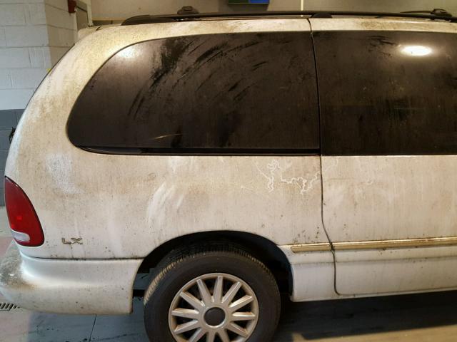 1C4GP54L7WB689091 - 1998 CHRYSLER TOWN & COU WHITE photo 9