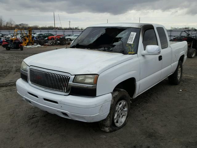 1GCEK19Z55Z124629 - 2005 CHEVROLET SILVERADO WHITE photo 2