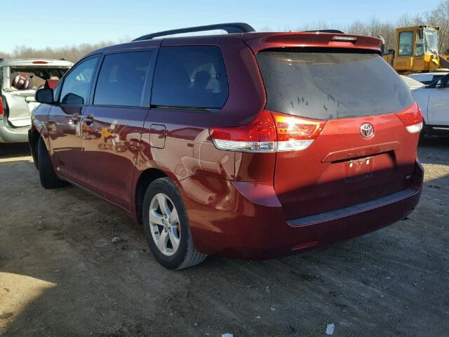 5TDKK3DC7BS140796 - 2011 TOYOTA SIENNA LE RED photo 3