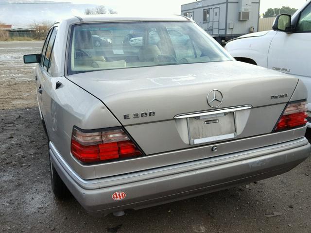 WDBEB31E4SC080401 - 1995 MERCEDES-BENZ E 300D SILVER photo 3