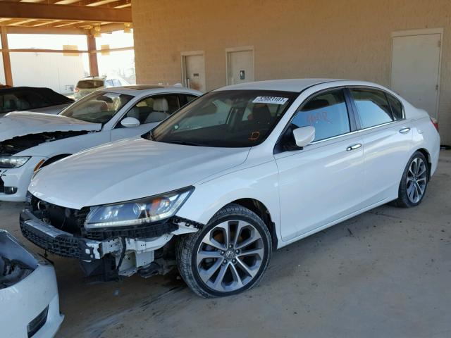 1HGCR2F54DA000330 - 2013 HONDA ACCORD SPO WHITE photo 2