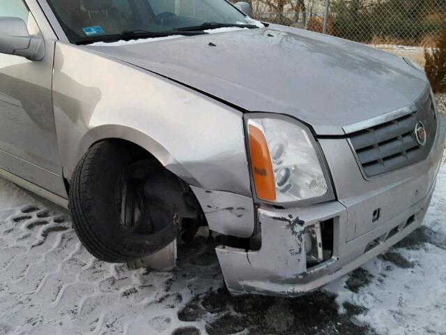 1GYEE637740182332 - 2004 CADILLAC SRX SILVER photo 9