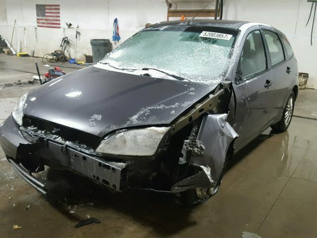 1FAHP37N46W254954 - 2006 FORD FOCUS ZX5 GRAY photo 2