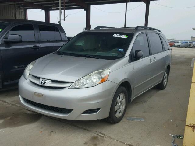 5TDKK4CC4AS322042 - 2010 TOYOTA SIENNA CE SILVER photo 2