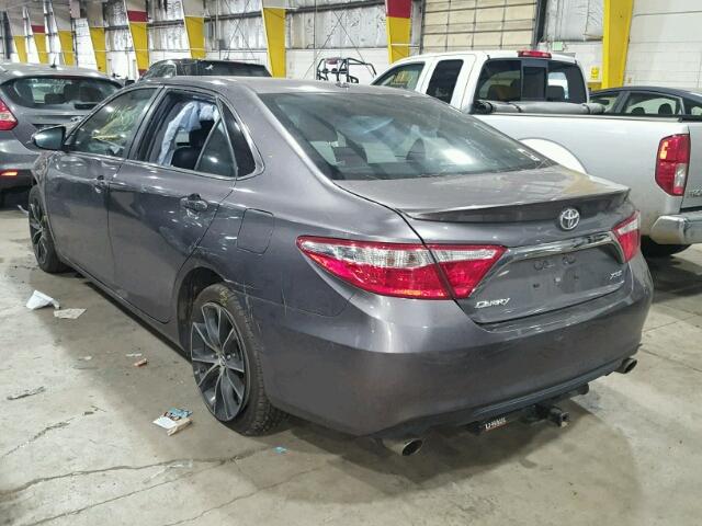 4T1BK1FK6FU560071 - 2015 TOYOTA CAMRY XSE GRAY photo 3