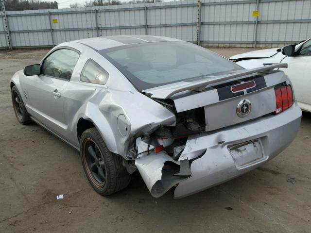 1ZVFT80N665154779 - 2006 FORD MUSTANG SILVER photo 3