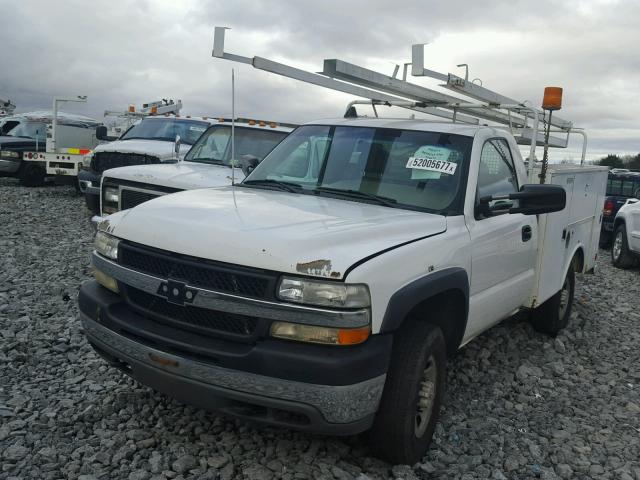 1GBHK24U91Z293579 - 2001 CHEVROLET SILVERADO WHITE photo 2