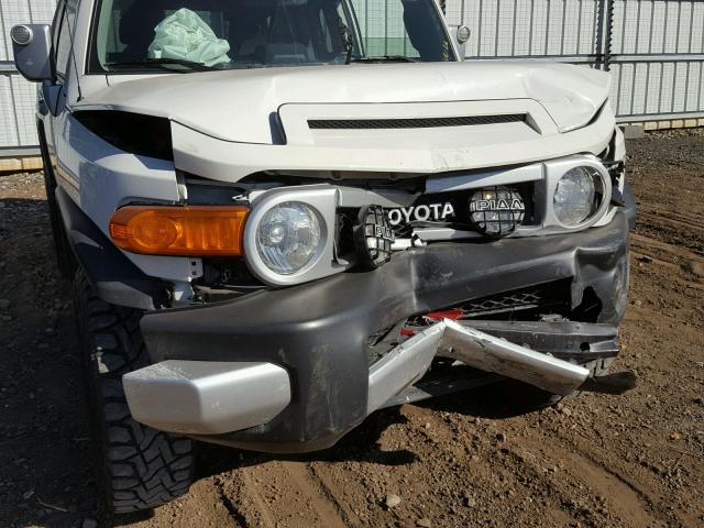 JTEBU4BF8EK199439 - 2014 TOYOTA FJ CRUISER WHITE photo 9