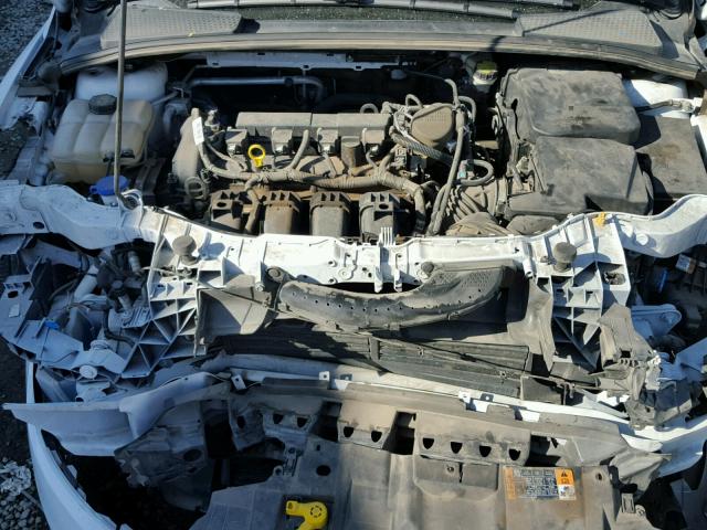 1FADP3K21FL221343 - 2015 FORD FOCUS SE WHITE photo 7