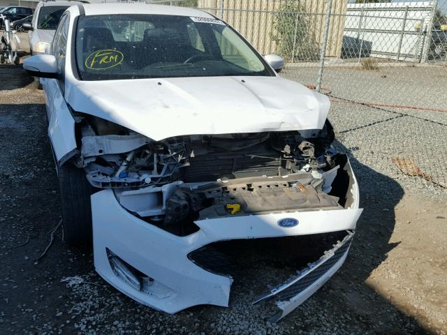 1FADP3K21FL221343 - 2015 FORD FOCUS SE WHITE photo 9