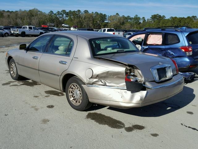 1LNHM82W5XY613049 - 1999 LINCOLN TOWN CAR S TAN photo 3