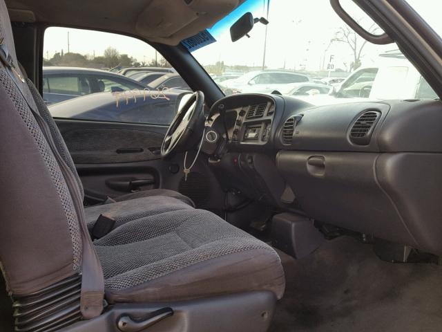 1B7HC13Z4WJ213028 - 1998 DODGE RAM 1500 SILVER photo 5