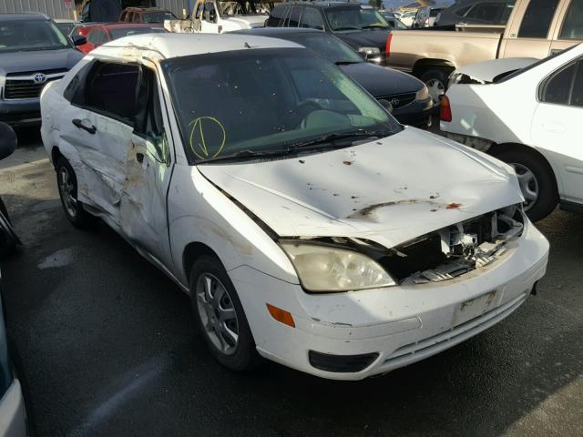 1FAFP34N45W253149 - 2005 FORD FOCUS ZX4 WHITE photo 1