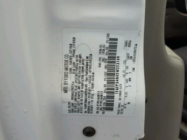 1FAFP34N45W253149 - 2005 FORD FOCUS ZX4 WHITE photo 10