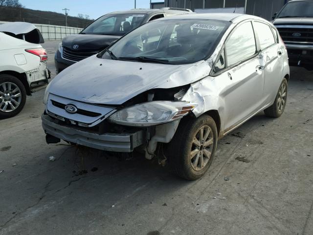 3FADP4EJ2BM130180 - 2011 FORD FIESTA SE SILVER photo 2