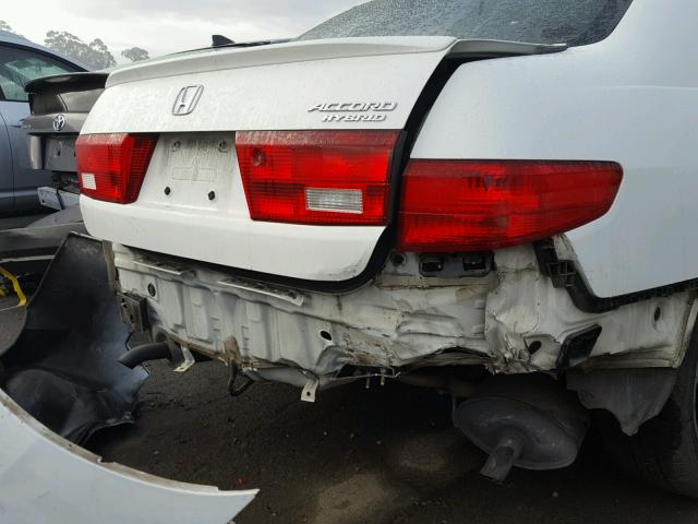 JHMCN36495C018172 - 2005 HONDA ACCORD HYB WHITE photo 9