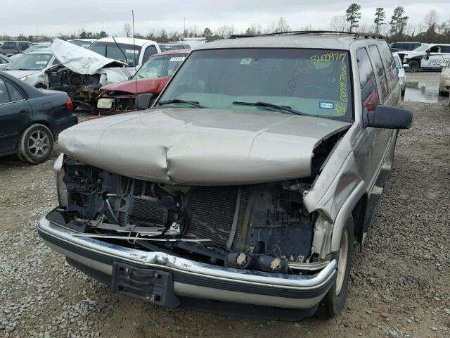 3GKEC16R0XG548907 - 1999 GMC SUBURBAN C GRAY photo 2