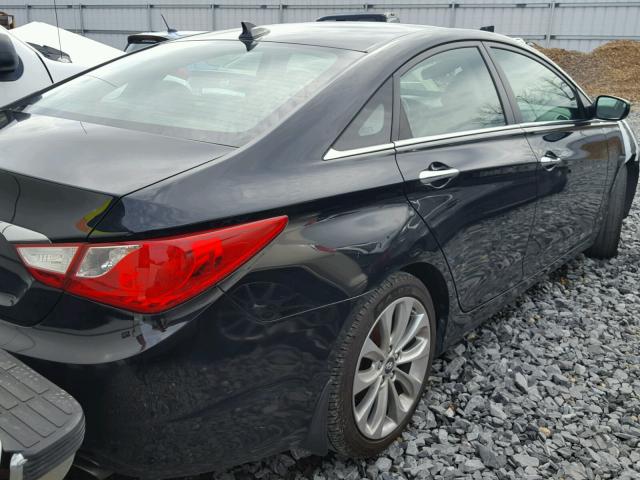 5NPEC4AC7DH793058 - 2013 HYUNDAI SONATA SE BLACK photo 4