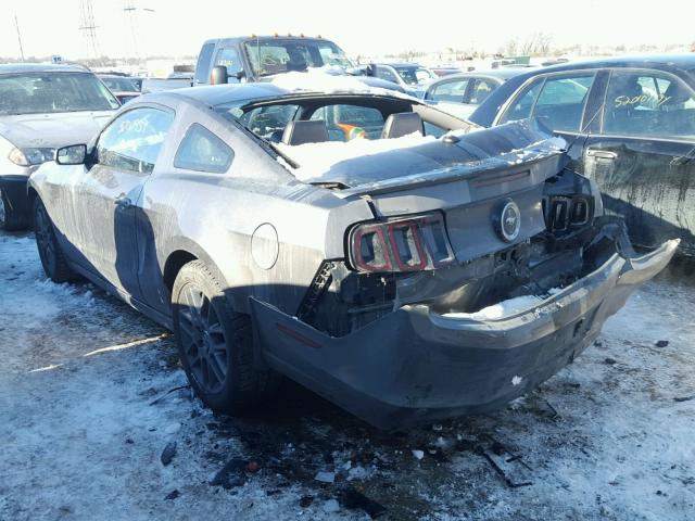 1ZVBP8AM0D5213069 - 2013 FORD MUSTANG GRAY photo 3