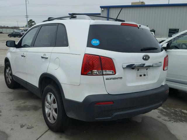 5XYKT3A10BG099201 - 2011 KIA SORENTO BA WHITE photo 3