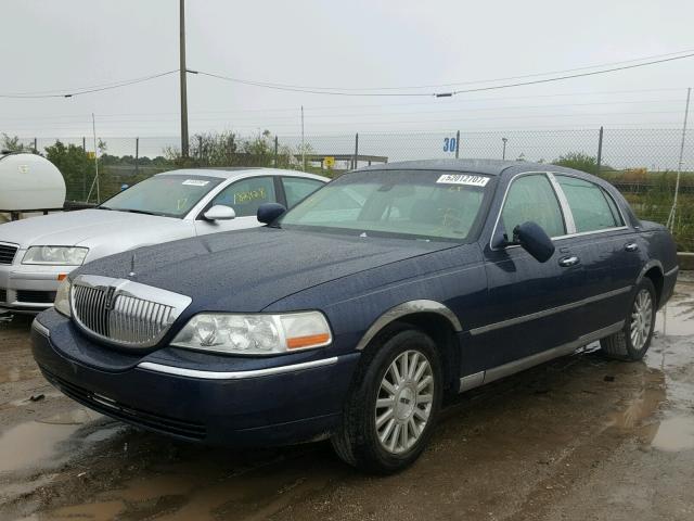 1LNHM82W93Y655038 - 2003 LINCOLN TOWN CAR S BLUE photo 2