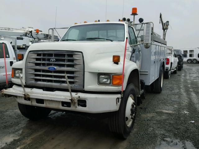 1FDXF80E7SVA18407 - 1995 FORD F800 WHITE photo 2