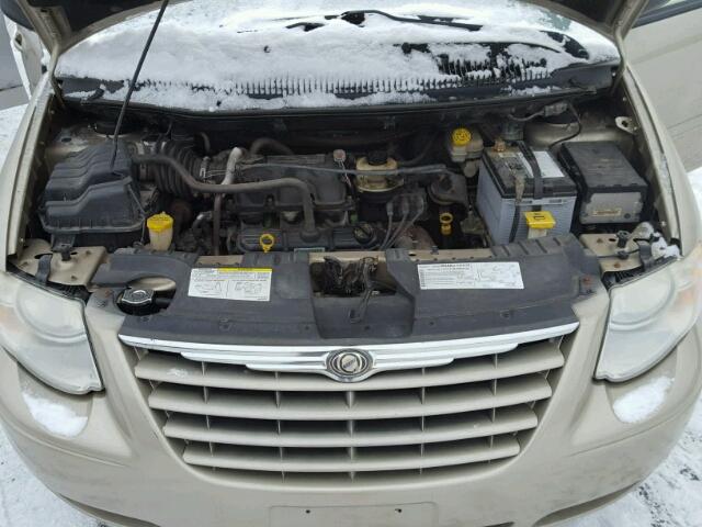 1A4GP44R56B751435 - 2006 CHRYSLER TOWN & COU BEIGE photo 7