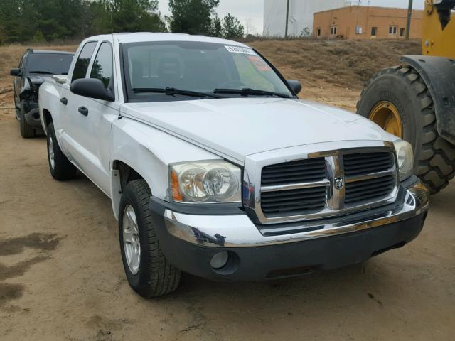 1D7HE48N05S158349 - 2005 DODGE DAKOTA QUA WHITE photo 1