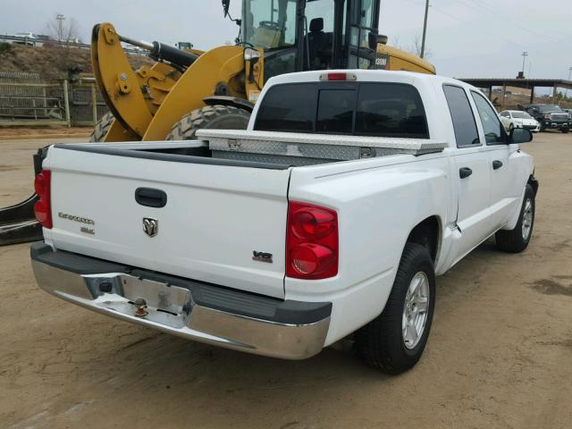 1D7HE48N05S158349 - 2005 DODGE DAKOTA QUA WHITE photo 4