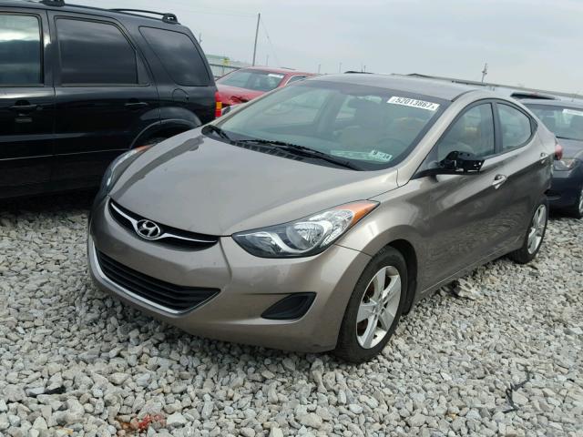 5NPDH4AE1DH403392 - 2013 HYUNDAI ELANTRA GL BEIGE photo 2