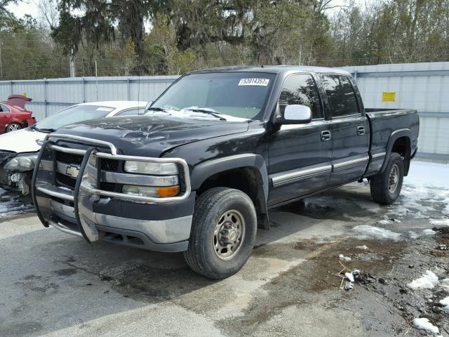 1GCHC23102F178758 - 2002 CHEVROLET SILVERADO BLACK photo 2