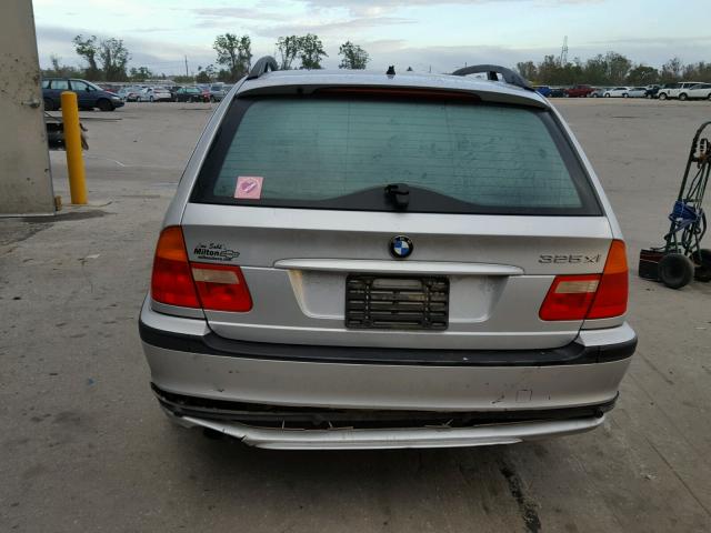 WBAEP33422PF00950 - 2002 BMW 325 XIT SILVER photo 9