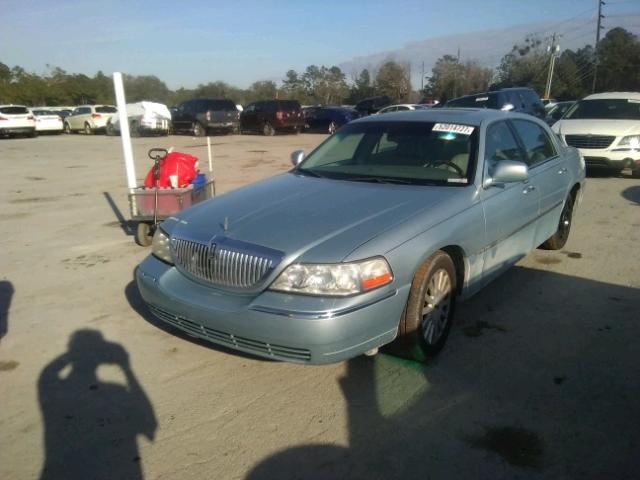 1LNHM82WX5Y647467 - 2005 LINCOLN TOWN CAR S BLUE photo 2