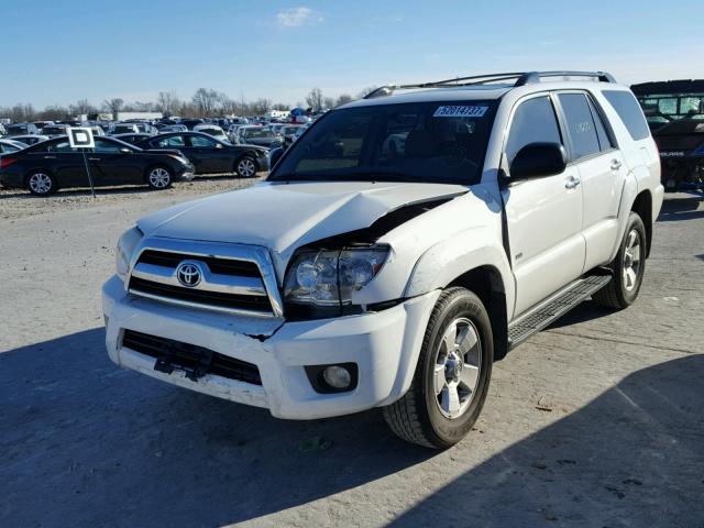 JTEZU14R78K008120 - 2008 TOYOTA 4RUNNER SR WHITE photo 2