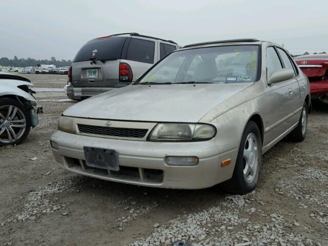 1N4BU31F8PC242938 - 1993 NISSAN ALTIMA XE GOLD photo 2