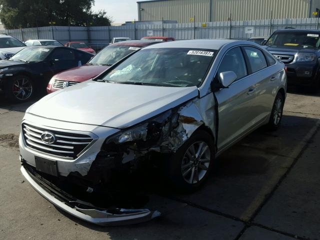 5NPE24AF3GH392883 - 2016 HYUNDAI SONATA SE SILVER photo 2