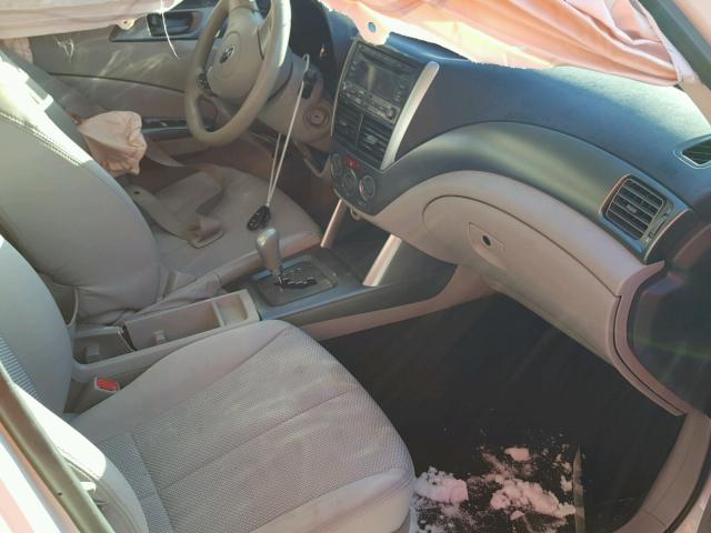 JF2SHABC5CH411822 - 2012 SUBARU FORESTER 2 WHITE photo 5