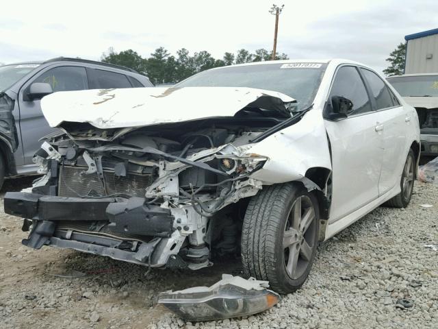 4T1BF1FK5DU287755 - 2013 TOYOTA CAMRY L WHITE photo 2