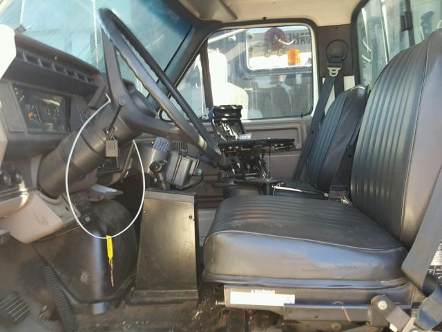 1FDXF80E4TVA07270 - 1996 FORD F800 WHITE photo 5