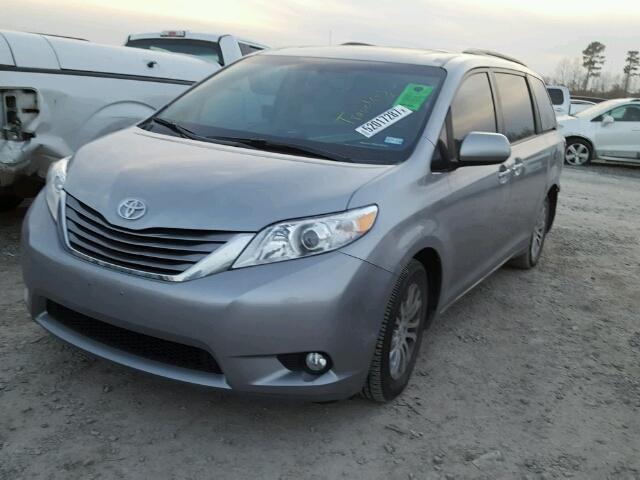 5TDYZ3DC5HS865876 - 2017 TOYOTA SIENNA XLE SILVER photo 2