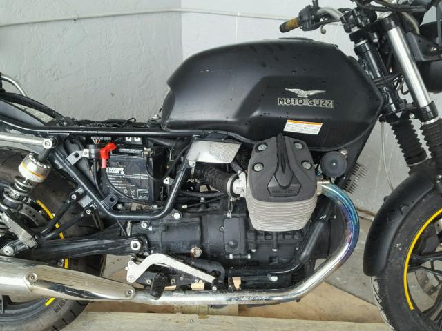 ZGULWU007DM200033 - 2013 MOTO GUZZI V7 CLASSIC BLACK photo 7