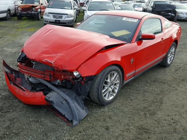 1ZVBP8AM3C5288444 - 2012 FORD MUSTANG RED photo 2