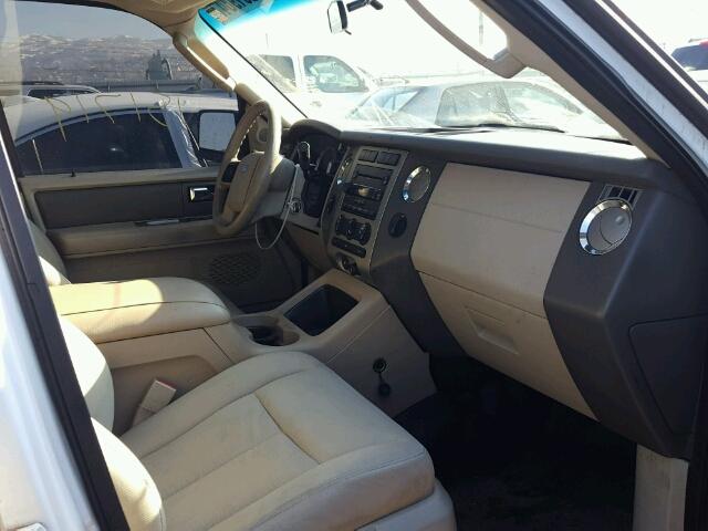 1FMFU16567LA83848 - 2007 FORD EXPEDITION WHITE photo 5