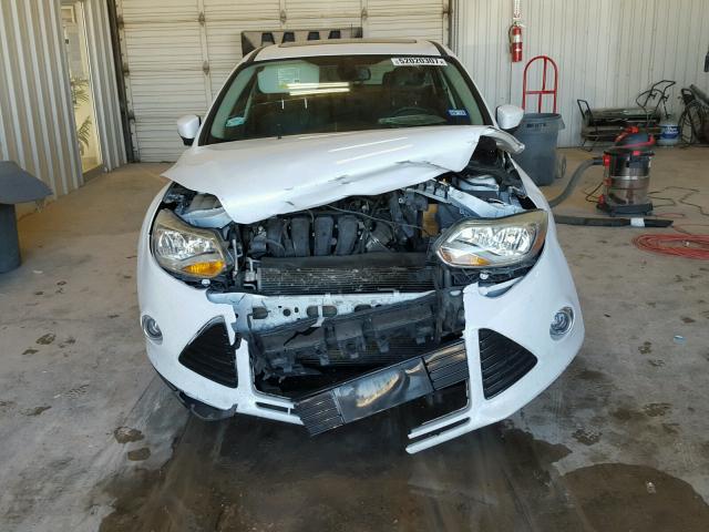 1FAHP3H21CL168177 - 2012 FORD FOCUS SEL WHITE photo 9