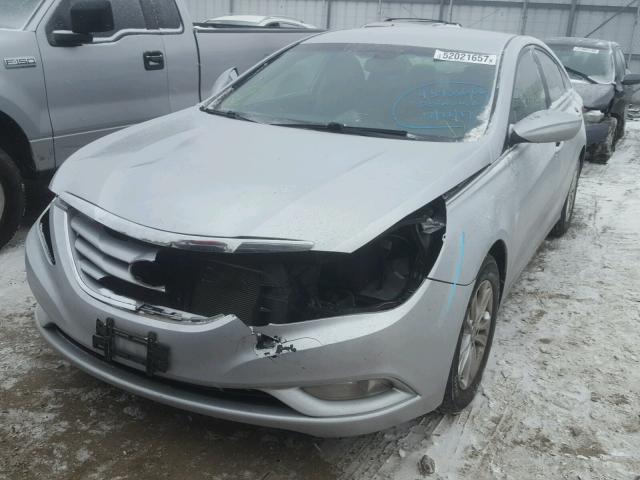 5NPEB4AC3DH614324 - 2013 HYUNDAI SONATA GLS SILVER photo 2