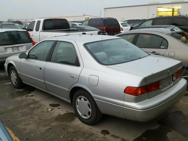 4T1BG22K8YU632033 - 2000 TOYOTA CAMRY CE SILVER photo 3