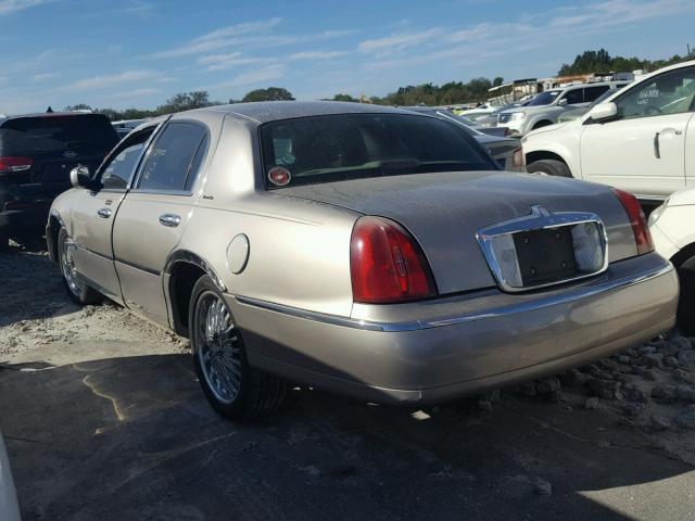 1LNHM81W7XY660763 - 1999 LINCOLN TOWN CAR E GRAY photo 3