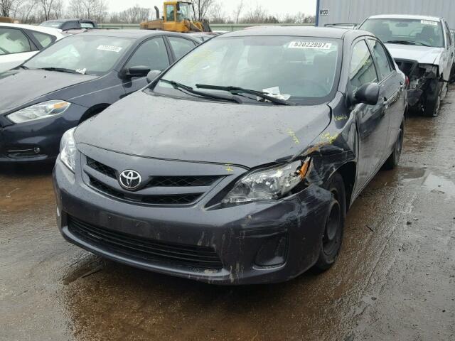 2T1BU4EEXDC040641 - 2013 TOYOTA COROLLA BA GRAY photo 2